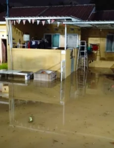 Read more about the article Banjir di Perumahan Parung Panjang Bogor Belum Surut